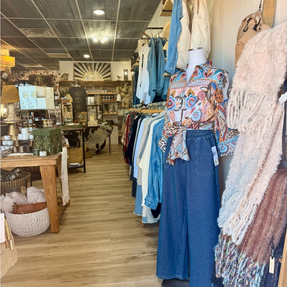 Meet your Posher, Julie - Picture 7 of 7